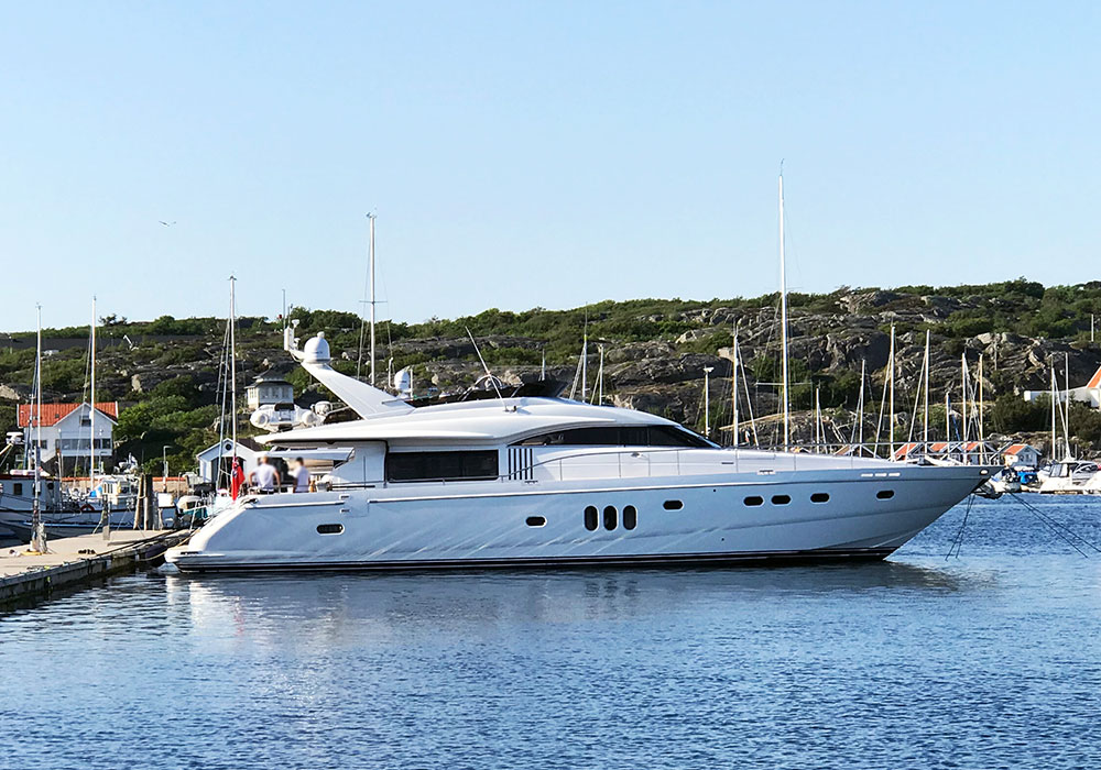 i hamn yacht
