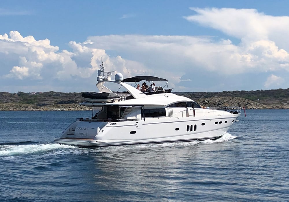 westcoastcharter-jooline-boat-min yacht på västkusten